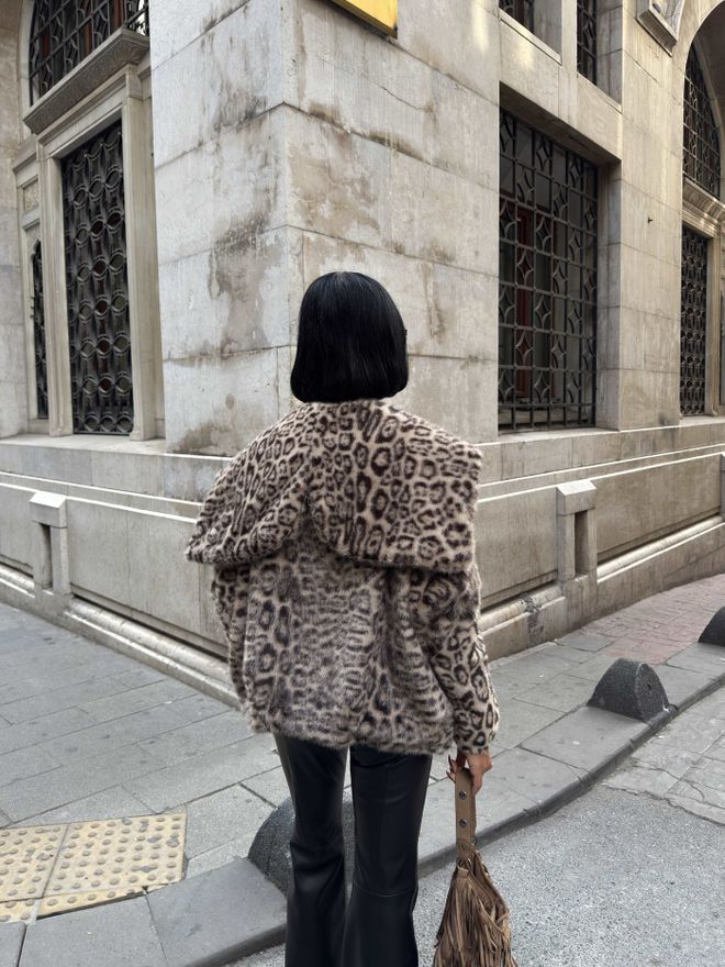 Miss Janell Manteau En Fourrure Marron Avec Motif Animalier Et Col Cranté Vêtements en gros Travail