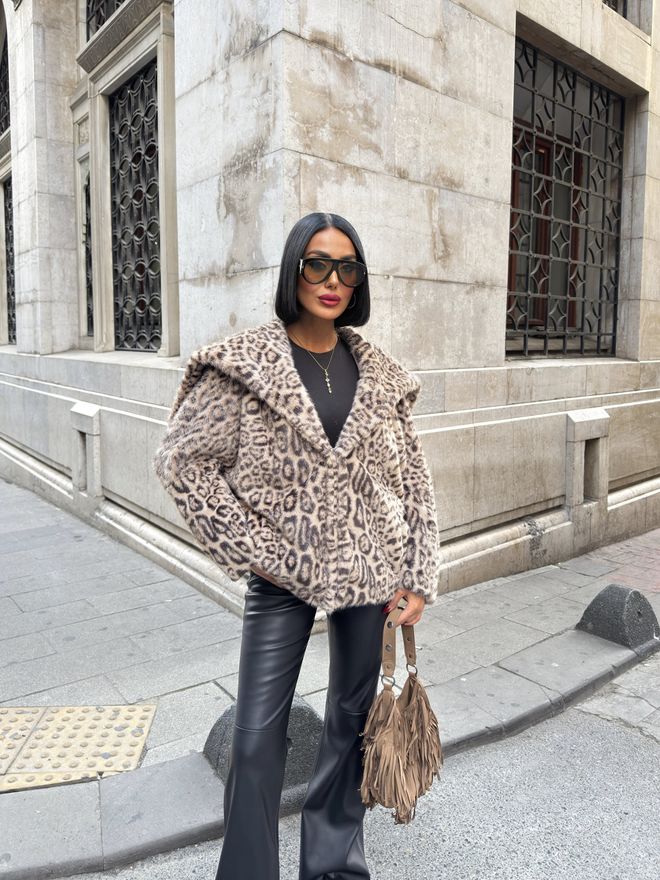 Miss Janell Manteau En Fourrure Marron Avec Motif Animalier Et Col Cranté Vêtements en gros Noël