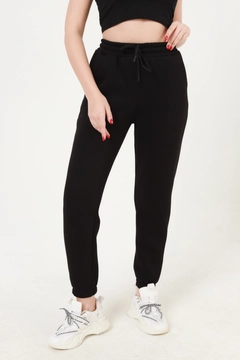Hurtowa modelka nosi MIY10001 - Black Elastic Sweatpants, turecka hurtownia Spodnie dresowe firmy Miyalon