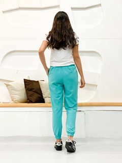 A wholesale clothing model wears 35775 - Sweatpants - Green, Turkish wholesale Sweatpants of Miyalon