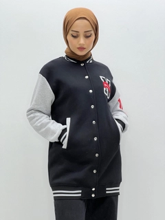 Ένα μοντέλο χονδρικής πώλησης ρούχων φοράει 35779 - Jacket Tunic - Black, τούρκικο τουνίκ χονδρικής πώλησης από Miyalon