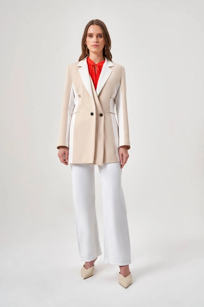 A model wears MZL10087 - Color Block Beige-white Jacket, wholesale Jacket of Mizalle to display at Lonca