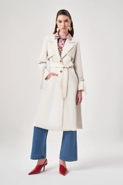 A wholesale clothing model wears MZL10122 - Linen Textured Trench Coat, Turkish wholesale Trenchcoat of Mizalle