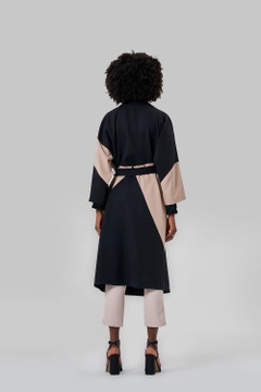A wholesale clothing model wears MZL10215 - Kimono - Black Beige, Turkish wholesale Kimono of Mizalle