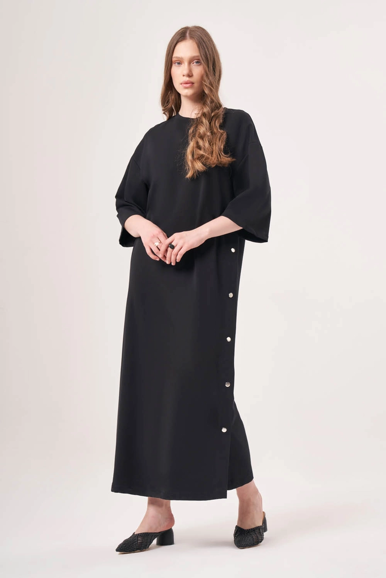 A model wears MZL10221 - O Neck Ribbed Knitwear Dress, wholesale Dress of Mizalle to display at Lonca