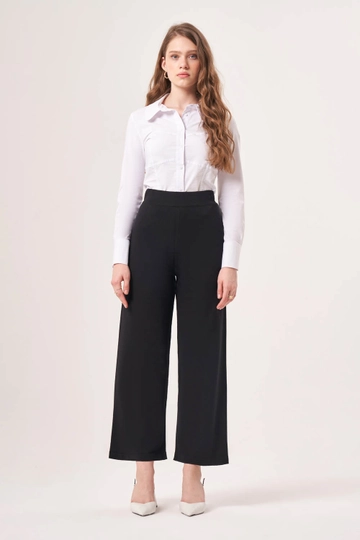 A wholesale clothing model wears  Pants - Black
, Turkish wholesale Pants of Mizalle