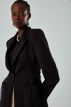 Una modella di abbigliamento all'ingrosso indossa 26526 - Jacket - Black, vendita all'ingrosso turca di Giacca di Mizalle