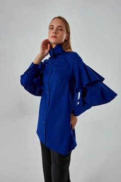 Ένα μοντέλο χονδρικής πώλησης ρούχων φοράει 26543 - Shirt - Saxe, τούρκικο Πουκάμισο χονδρικής πώλησης από Mizalle