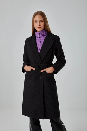 A model wears 26546 - Coat - Black, wholesale undefined of Mizalle to display at Lonca