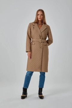 Veleprodajni model oblačil nosi 26547 - Coat - Tan, turška veleprodaja Plašč od Mizalle