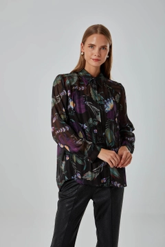 Ein Bekleidungsmodell aus dem Großhandel trägt 26559 - Shirt - Mix Color, türkischer Großhandel Hemd von Mizalle