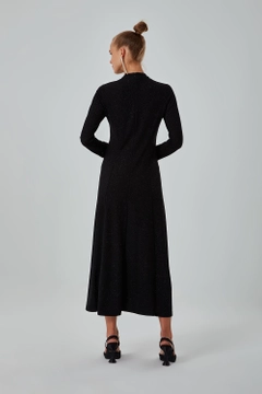 A wholesale clothing model wears 26563 - Dress - Black, Turkish wholesale Dress of Mizalle