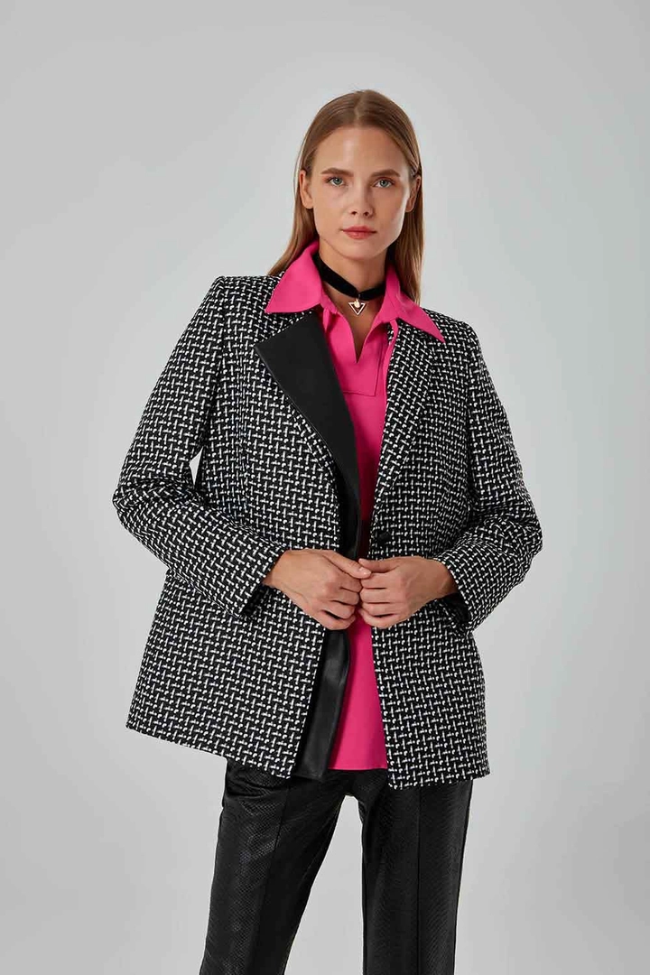 Een kledingmodel uit de groothandel draagt 26565 - Jacket - Black, Turkse groothandel Jasje van Mizalle
