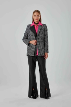 Ένα μοντέλο χονδρικής πώλησης ρούχων φοράει 26565 - Jacket - Black, τούρκικο Μπουφάν χονδρικής πώλησης από Mizalle
