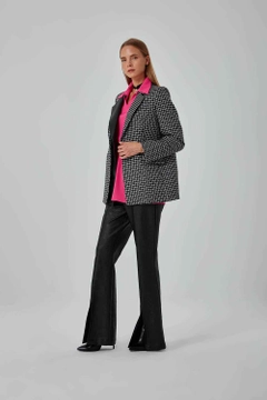 Ein Bekleidungsmodell aus dem Großhandel trägt 26565 - Jacket - Black, türkischer Großhandel Jacke von Mizalle