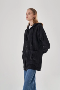 Een kledingmodel uit de groothandel draagt 34039 - Jacket - Black, Turkse groothandel Jasje van Mizalle