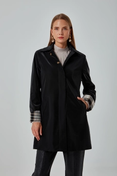 A wholesale clothing model wears 34042 - Trenchcoat - Black, Turkish wholesale Trenchcoat of Mizalle