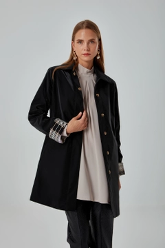 A wholesale clothing model wears 34042 - Trenchcoat - Black, Turkish wholesale Trenchcoat of Mizalle