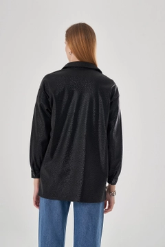 A wholesale clothing model wears 34054 - Shirt - Black, Turkish wholesale Shirt of Mizalle