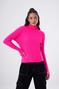 Модель оптовой продажи одежды носит 34078 - Sweater - Fuchsia, турецкий оптовый товар Свитер от Mizalle.