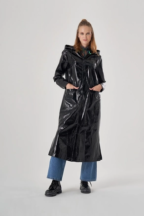 A model wears 34080 - Trenchcoat - Black, wholesale undefined of Mizalle to display at Lonca