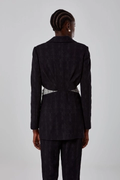 Ein Bekleidungsmodell aus dem Großhandel trägt 34086 - Jacket - Black, türkischer Großhandel Jacke von Mizalle