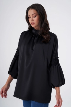 Ein Bekleidungsmodell aus dem Großhandel trägt 34096 - Tunic - Black, türkischer Großhandel Tunika von Mizalle