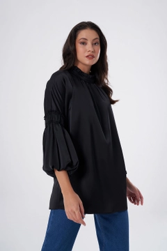 Una modella di abbigliamento all'ingrosso indossa 34096 - Tunic - Black, vendita all'ingrosso turca di Tunica di Mizalle