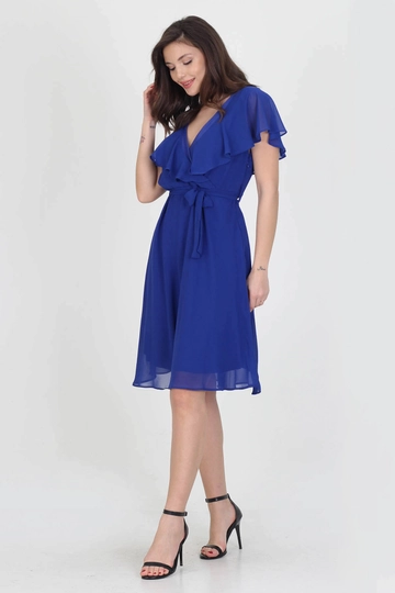 Bir model, Mode Roy toptan giyim markasının  Elbise - Saks
 toptan Elbise ürününü sergiliyor.