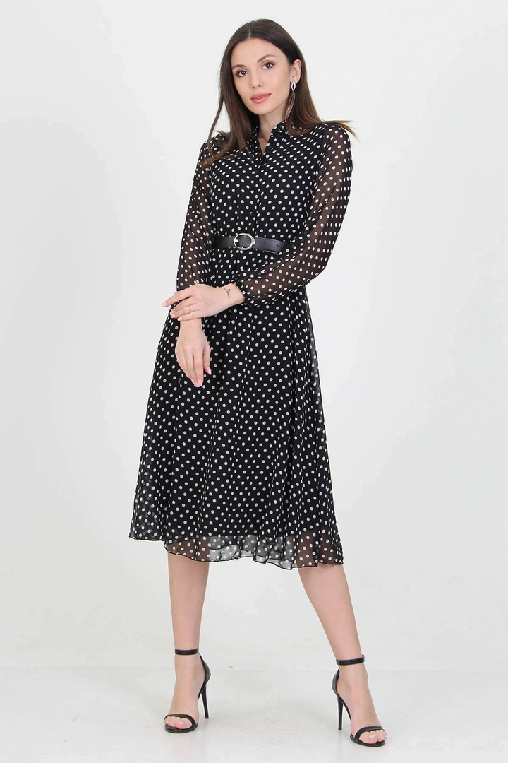 Ein Bekleidungsmodell aus dem Großhandel trägt 35105 - Dress - Black, türkischer Großhandel Kleid von Mode Roy