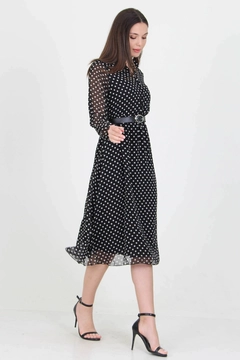 Ένα μοντέλο χονδρικής πώλησης ρούχων φοράει 35105 - Dress - Black, τούρκικο Φόρεμα χονδρικής πώλησης από Mode Roy