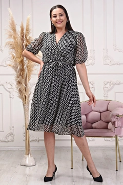 Een kledingmodel uit de groothandel draagt 35129 - Dress - Black And White, Turkse groothandel Jurk van Mode Roy
