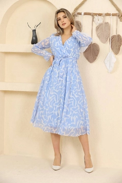 A wholesale clothing model wears MRO10248 - Patterned Chiffon Dress - Blue, Turkish wholesale Dress of Mode Roy