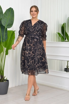 A wholesale clothing model wears MRO10308 - Plus Size Marble Patterned Chiffon Dress - Black, Turkish wholesale Dress of Mode Roy