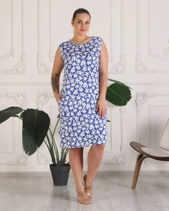 A wholesale clothing model wears MRO10273 - Plus Size Pocketed Viscose Dress - Blue, Turkish wholesale Dress of Mode Roy