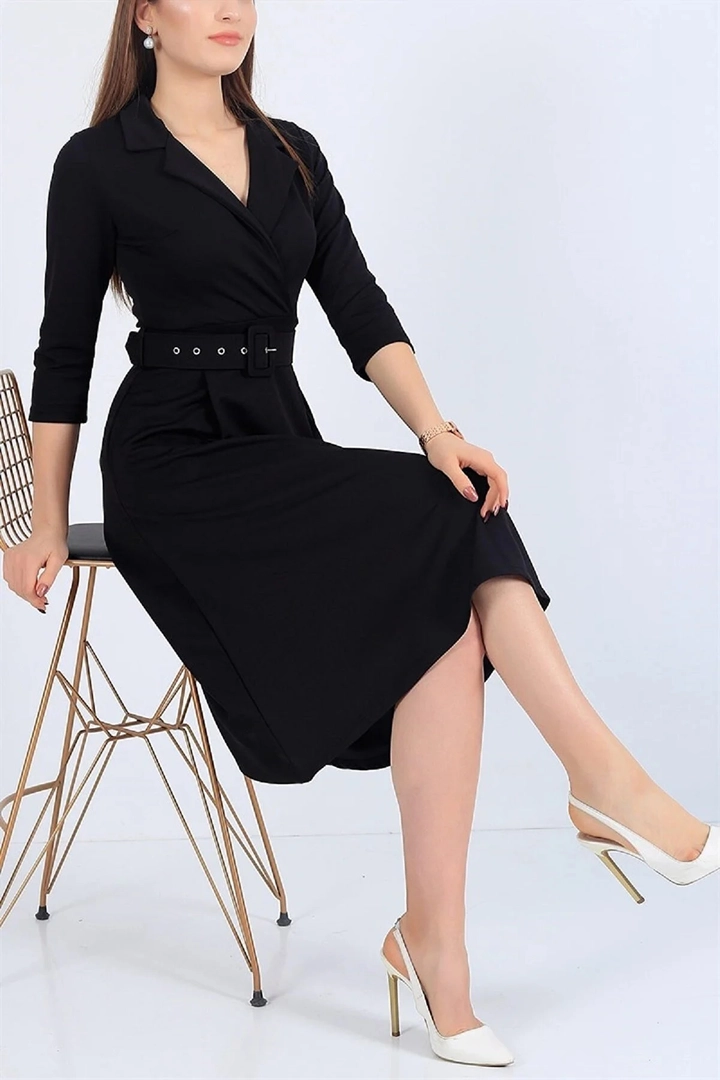 A wholesale clothing model wears MRO10396 - Shirt Collar Belt Knitted Dress - Black, Turkish wholesale Dress of Mode Roy