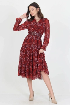 A wholesale clothing model wears 48091 - Patterned Chiffon Dress With Belt Tie Neck Detail, Turkish wholesale Dress of Mode Roy