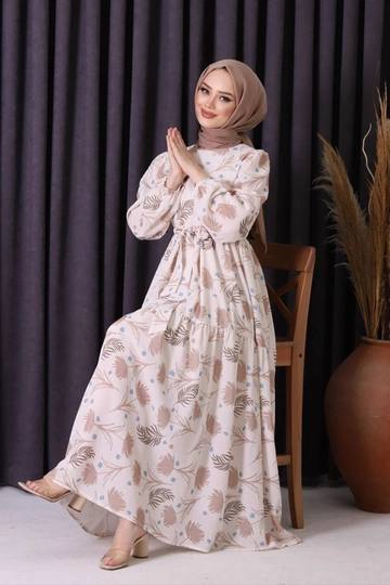 Een kledingmodel uit de groothandel draagt  Hijabjurk met linnen patroon Sms002 - - Beige
, Turkse groothandel Jurk van Mode Roy