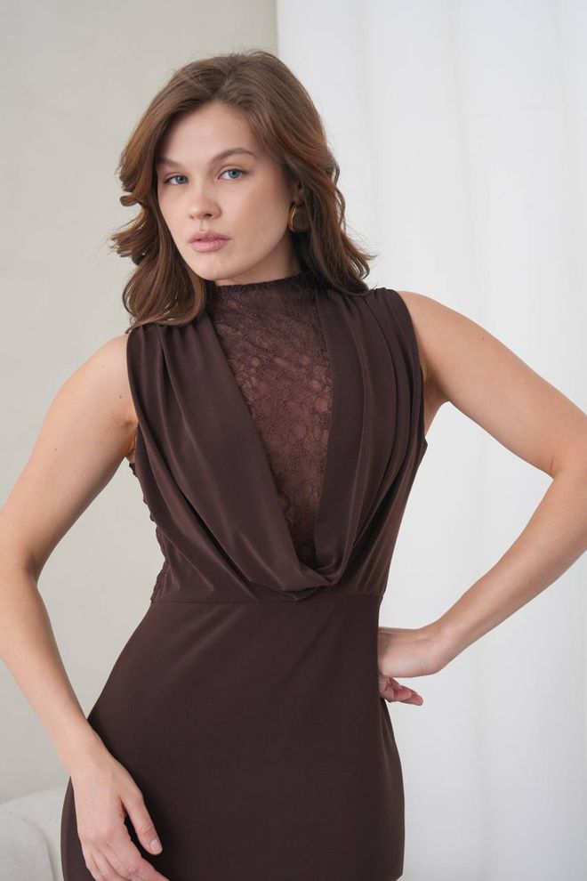 Mode Roy Elegantes Braunes Etuikleid Mit Hohem Hals Und Kappärmeln Großhandelskleidung Sexy