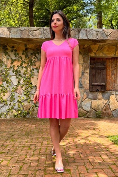 Een kledingmodel uit de groothandel draagt MRO10102 - V-neck Skirt Frilly Summer Dress - Fuchsia, Turkse groothandel Jurk van Mode Roy