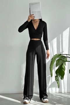 A wholesale clothing model wears mro10595-casual-trousers-crop-double-suit-black, Turkish wholesale Suit of Mode Roy