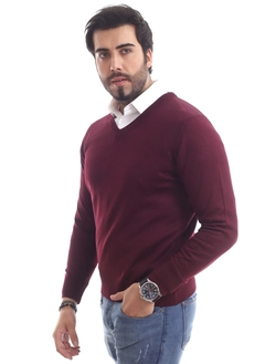 Una modella di abbigliamento all'ingrosso indossa 37208 - Men V Neck Sweater, vendita all'ingrosso turca di Maglione di Mode Roy