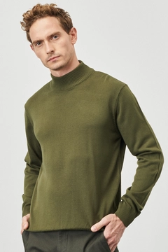 Ein Bekleidungsmodell aus dem Großhandel trägt 37235 - Men Turtleneck Sweater, türkischer Großhandel Pullover von Mode Roy