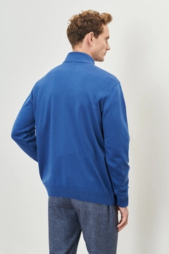 Модел на дрехи на едро носи 37236 - Men Turtleneck Sweater, турски едро пуловер на Mode Roy