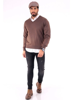A wholesale clothing model wears 37231 - Men V Neck Sweater, Turkish wholesale Sweater of Mode Roy