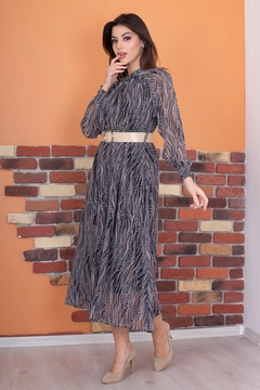 A wholesale clothing model wears 40190 - Belted Collar Detailed Lined Chiffon Dress, Turkish wholesale Dress of Mode Roy