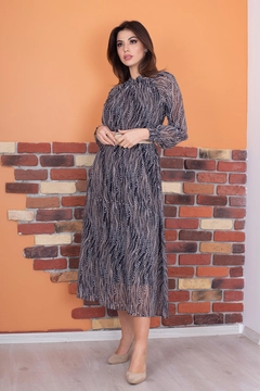 Hurtowa modelka nosi 40190 - Belted Collar Detailed Lined Chiffon Dress, turecka hurtownia Sukienka firmy Mode Roy