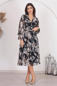 Een kledingmodel uit de groothandel draagt 40839 - Tie Detail Double Breasted Collar Patterned Chiffon Dress, Turkse groothandel Jurk van Mode Roy