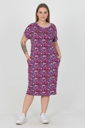 A model wears MRO10027 - Crew Neck Floral Plus Size Dress, wholesale undefined of Mode Roy to display at Lonca