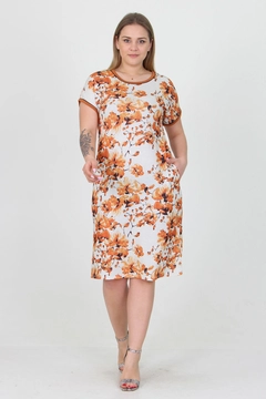 A wholesale clothing model wears MRO10037 - Floral Patterned Summer Pocket Detailed Plus Size Dress, Turkish wholesale Dress of Mode Roy